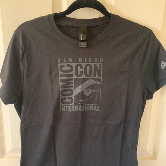 Tops - Comic Con 2018 Women’s T-Shirt Size M *NEW